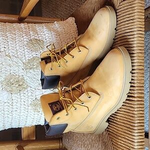Timberland classic 6" boots, size 7